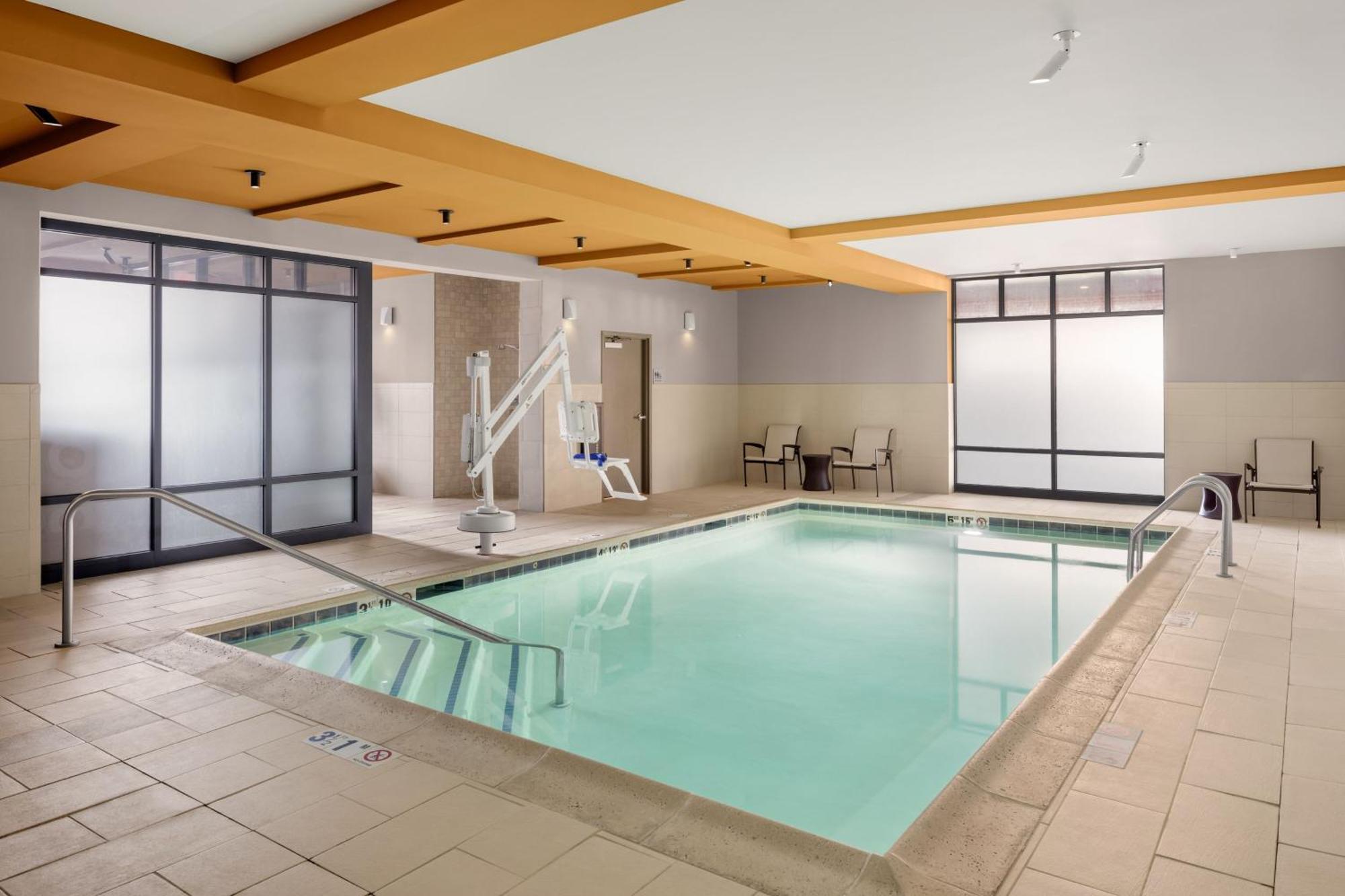 Готель Courtyard By Marriott Portland Downtown/Waterfront Екстер'єр фото